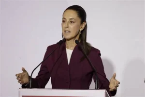 Map showing the Gulf of Mexico with both names, highlighting Mexico's lawsuit against Google's "Gulf of America" change.