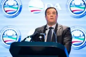 John Steenhuisen leads DA meeting on GNU, decision reached.