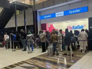 FlySafair pilots face 7-day lock-out threat amid ongoing pay dispute and Solidarity union protests.