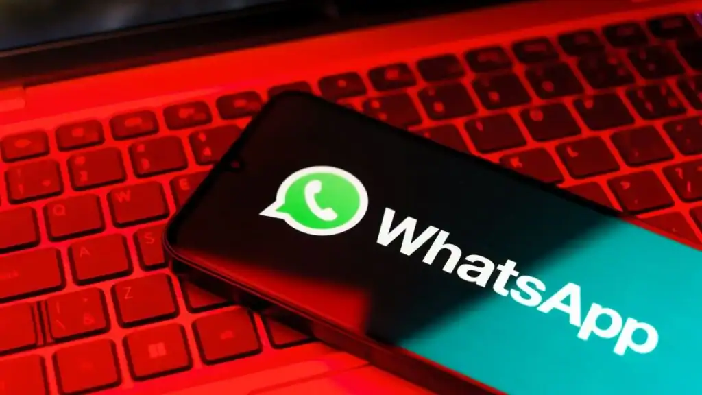 Warning for South Africans using WhatsApp scams Cybersecurity warning for South African users facing WhatsApp scams, SIM swaps, and identity theft.