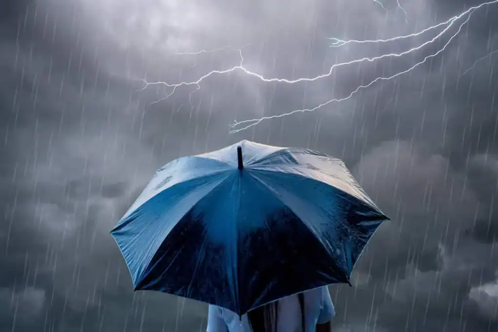 Wednesday’s weather forecast showing severe thunderstorms and heavy rain across South Africa.