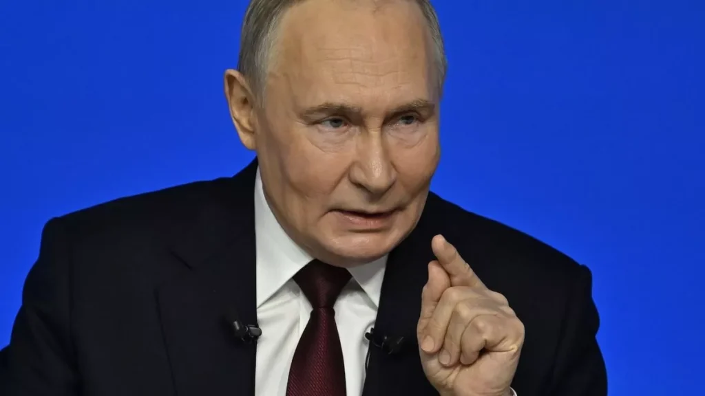 Russia threatens the end of the world if Trump takes over Greenland Russia warns nuclear threat if Trump takes Greenland, sparking NATO and Arctic geopolitics crisis