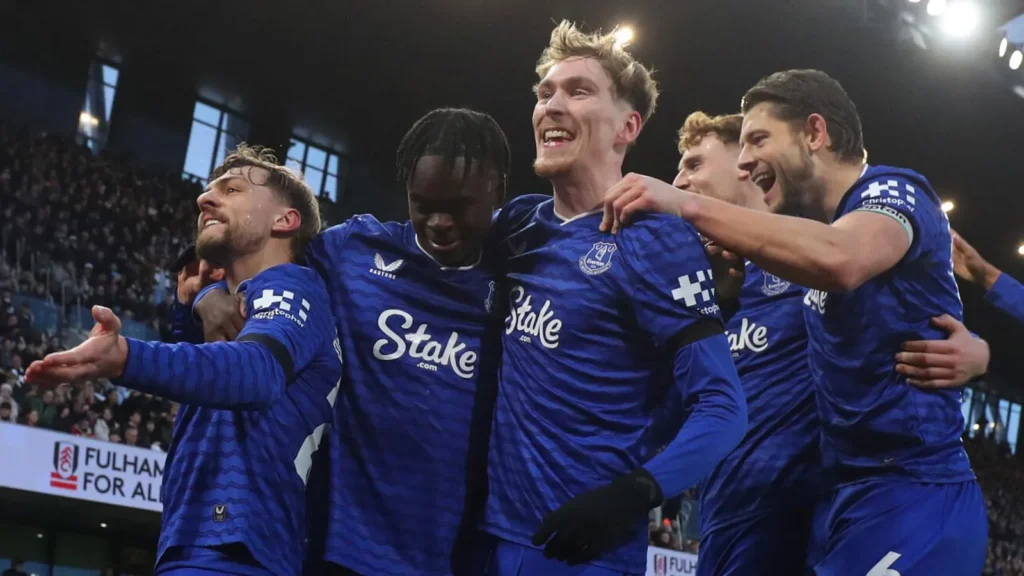 Everton players celebrate late goal as they defeat Fulham 2-1 in Premier League clash 2026
