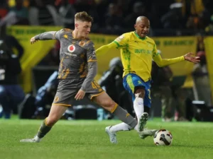 Kaizer Chiefs and Mamelodi Sundowns players battle for the ball in a 1-1 Betway Premiership draw.