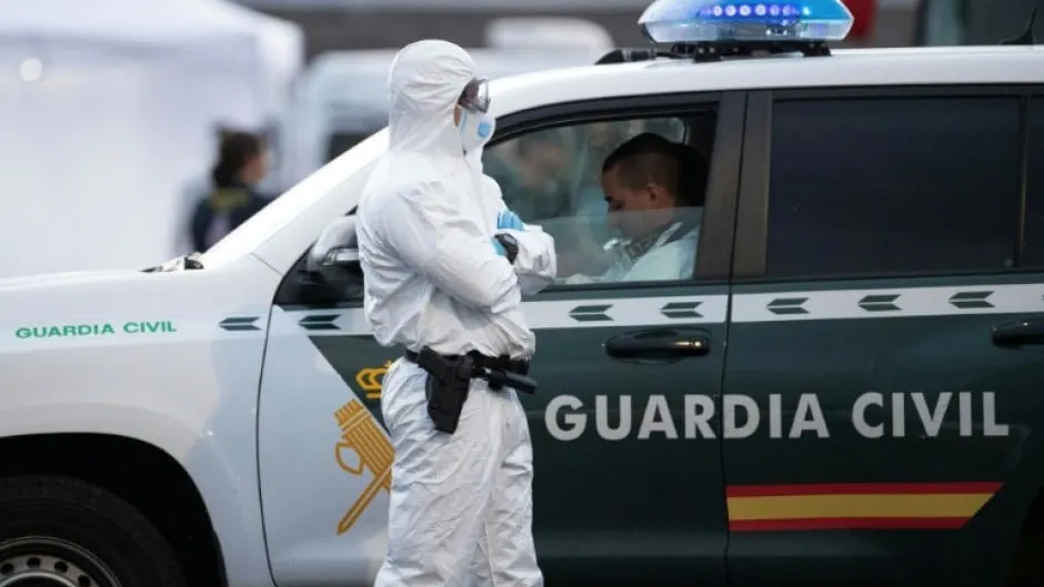 Evacuation of hantavirus-hit ship begins in Canary Islands Passengers in hazmat suits disembark the MV Hondius cruise ship in Tenerife due to hantavirus.