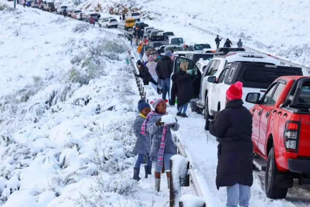 SAWS warns of snow, heavy rain and strong winds affecting three South African provinces this week