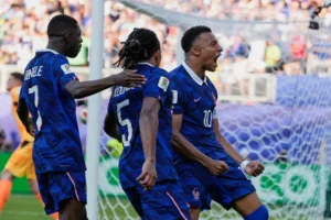 France's Kylian Mbappé scores winning penalty against Paraguay in FIFA World Cup 2026 Round of 16.